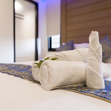 Eleven Avenue Suites Bangkok Dış mekan fotoğraf