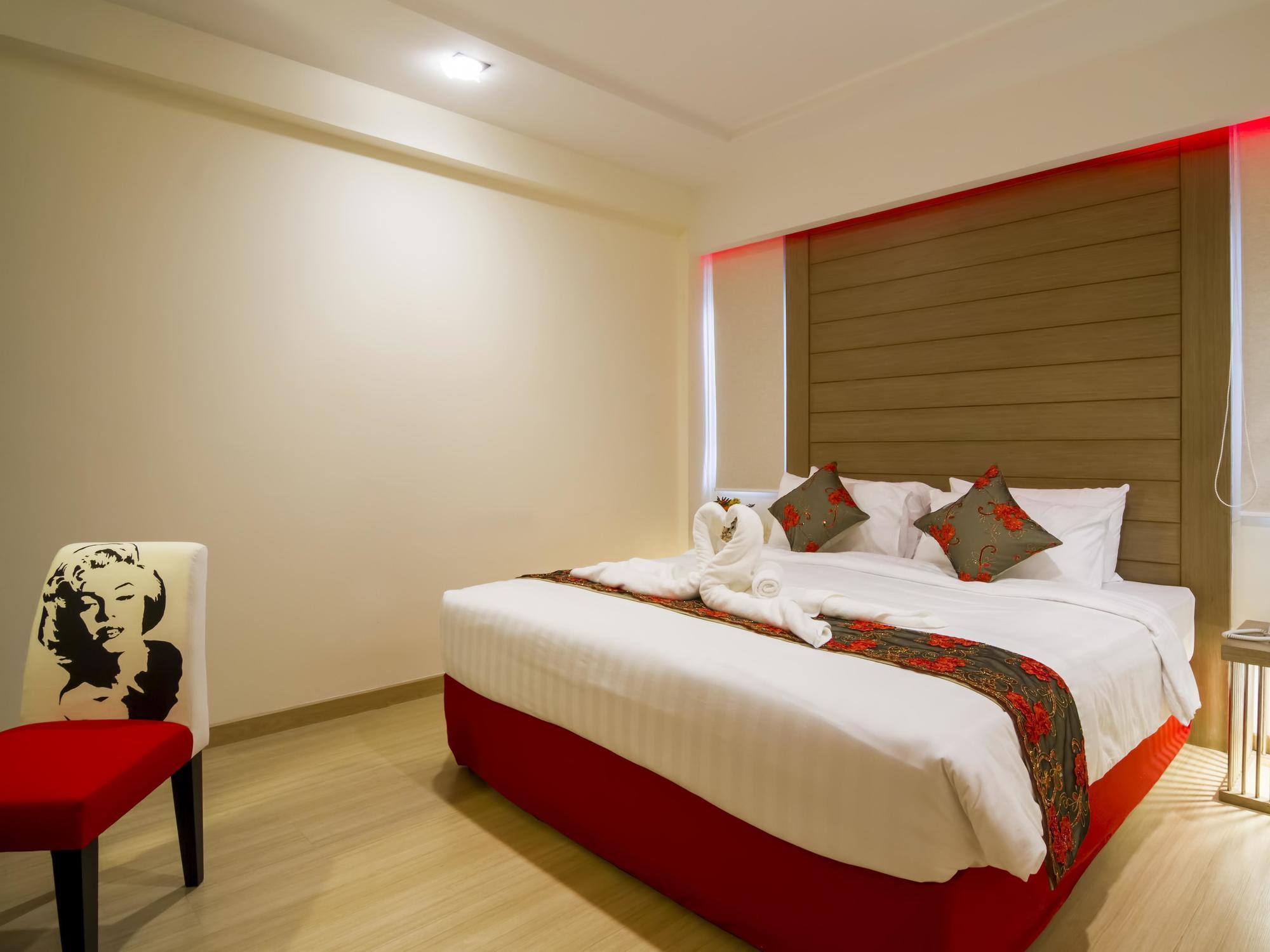 Eleven Avenue Suites Bangkok Dış mekan fotoğraf
