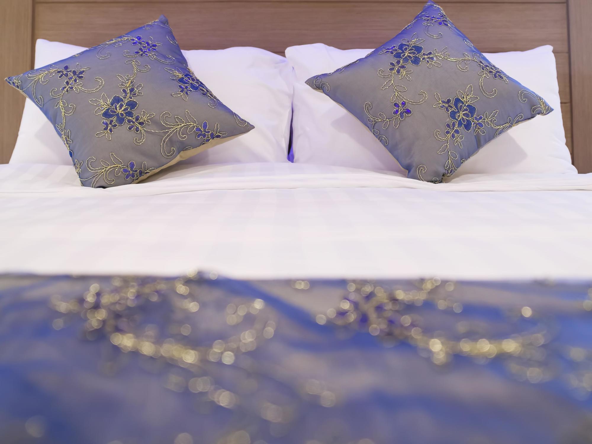 Eleven Avenue Suites Bangkok Dış mekan fotoğraf