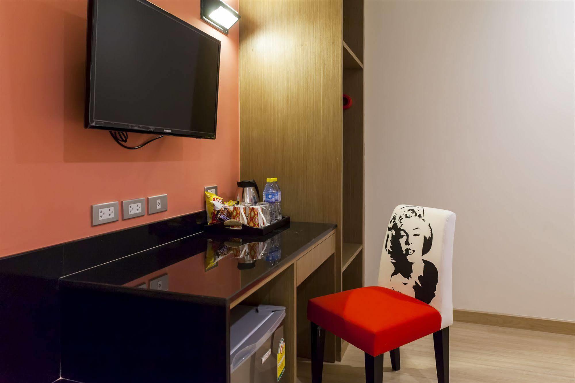Eleven Avenue Suites Bangkok Dış mekan fotoğraf