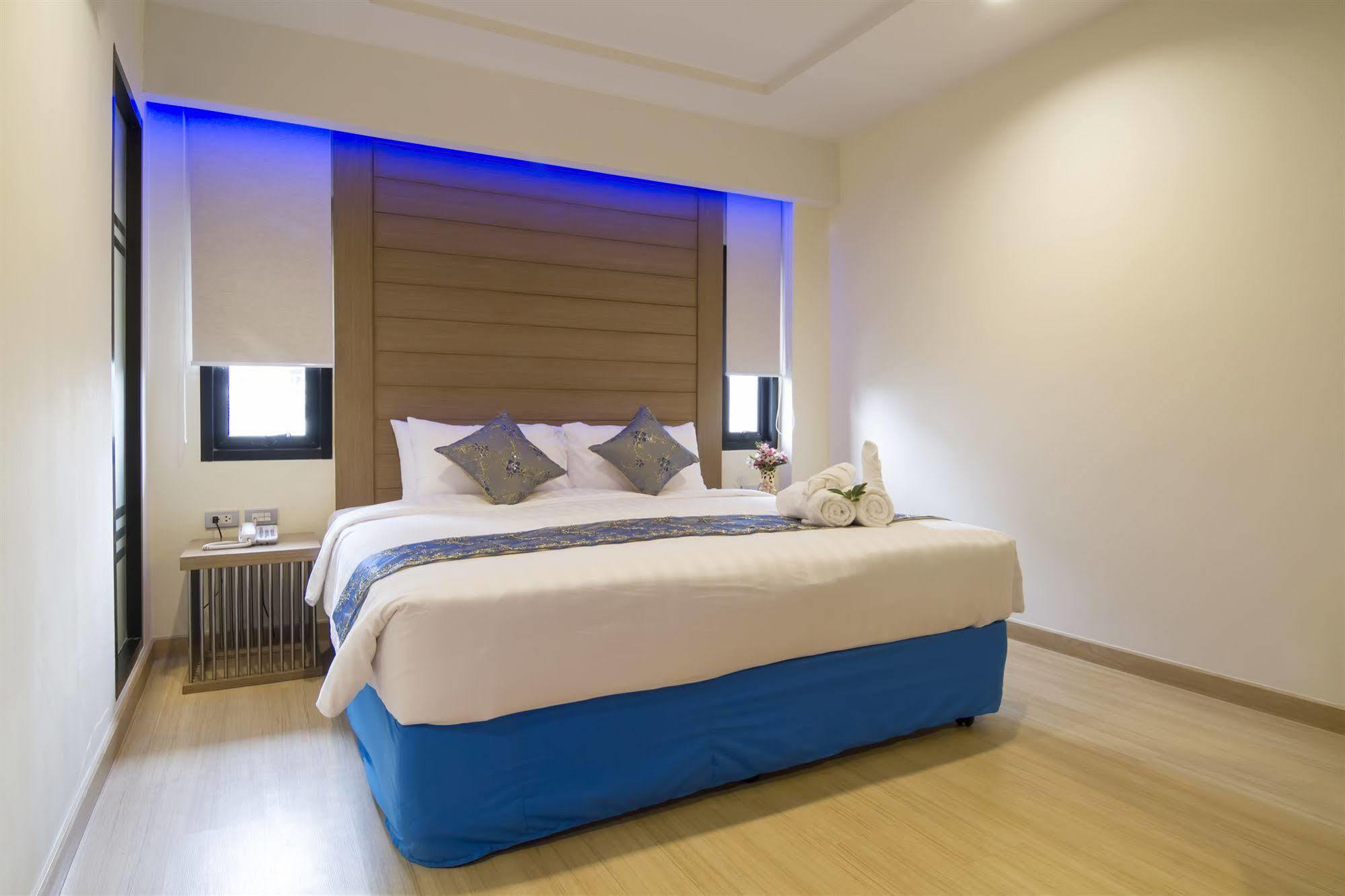 Eleven Avenue Suites Bangkok Dış mekan fotoğraf