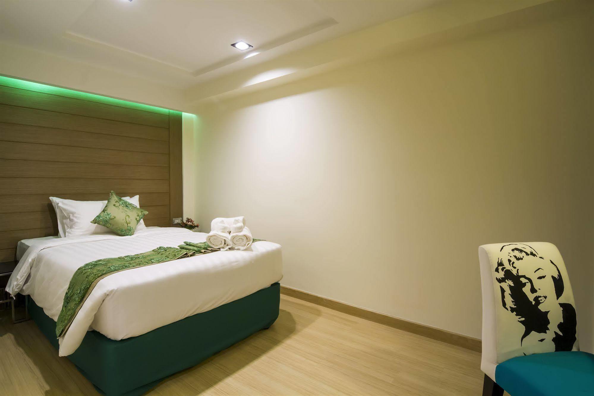 Eleven Avenue Suites Bangkok Dış mekan fotoğraf