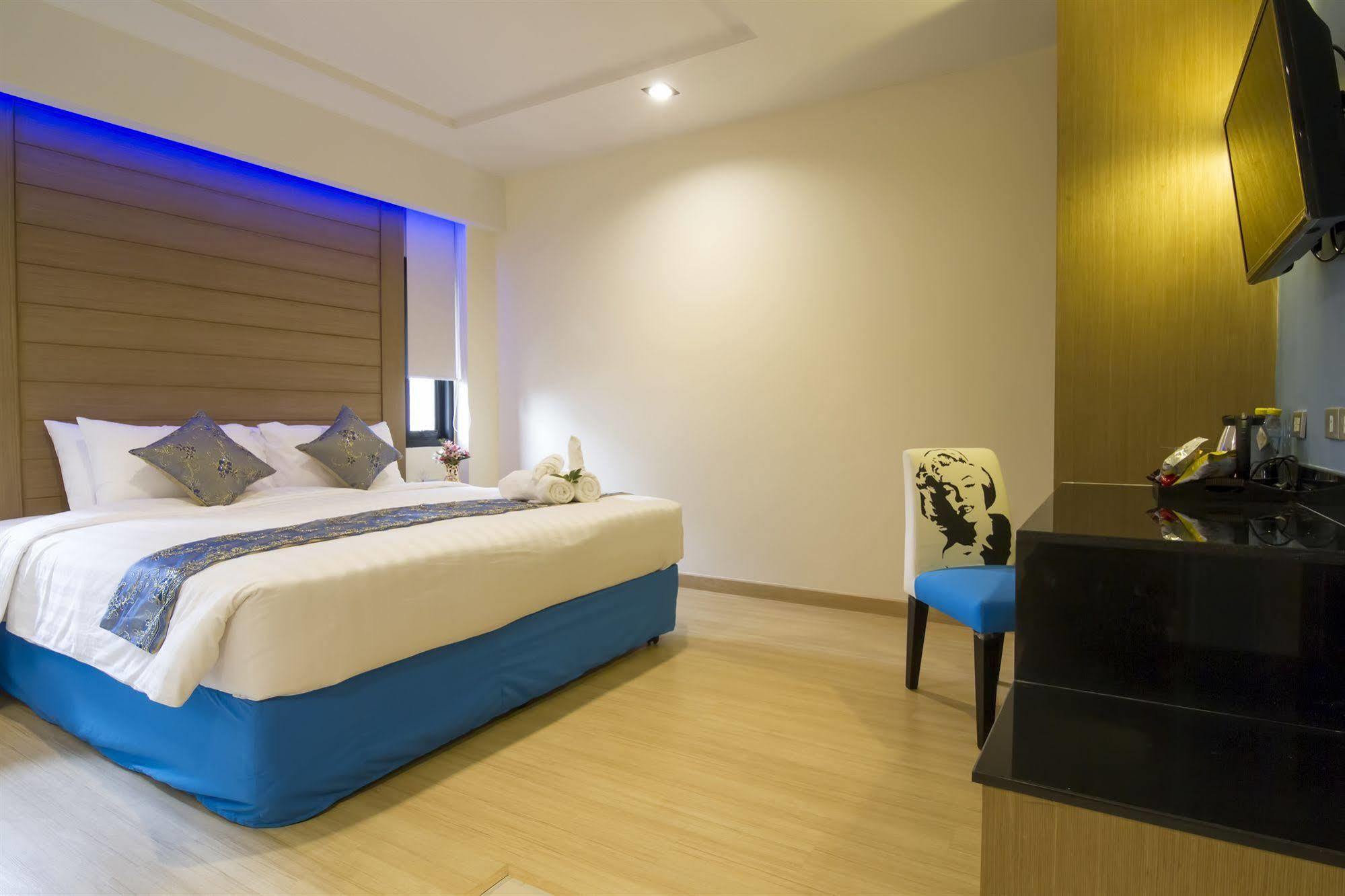 Eleven Avenue Suites Bangkok Dış mekan fotoğraf