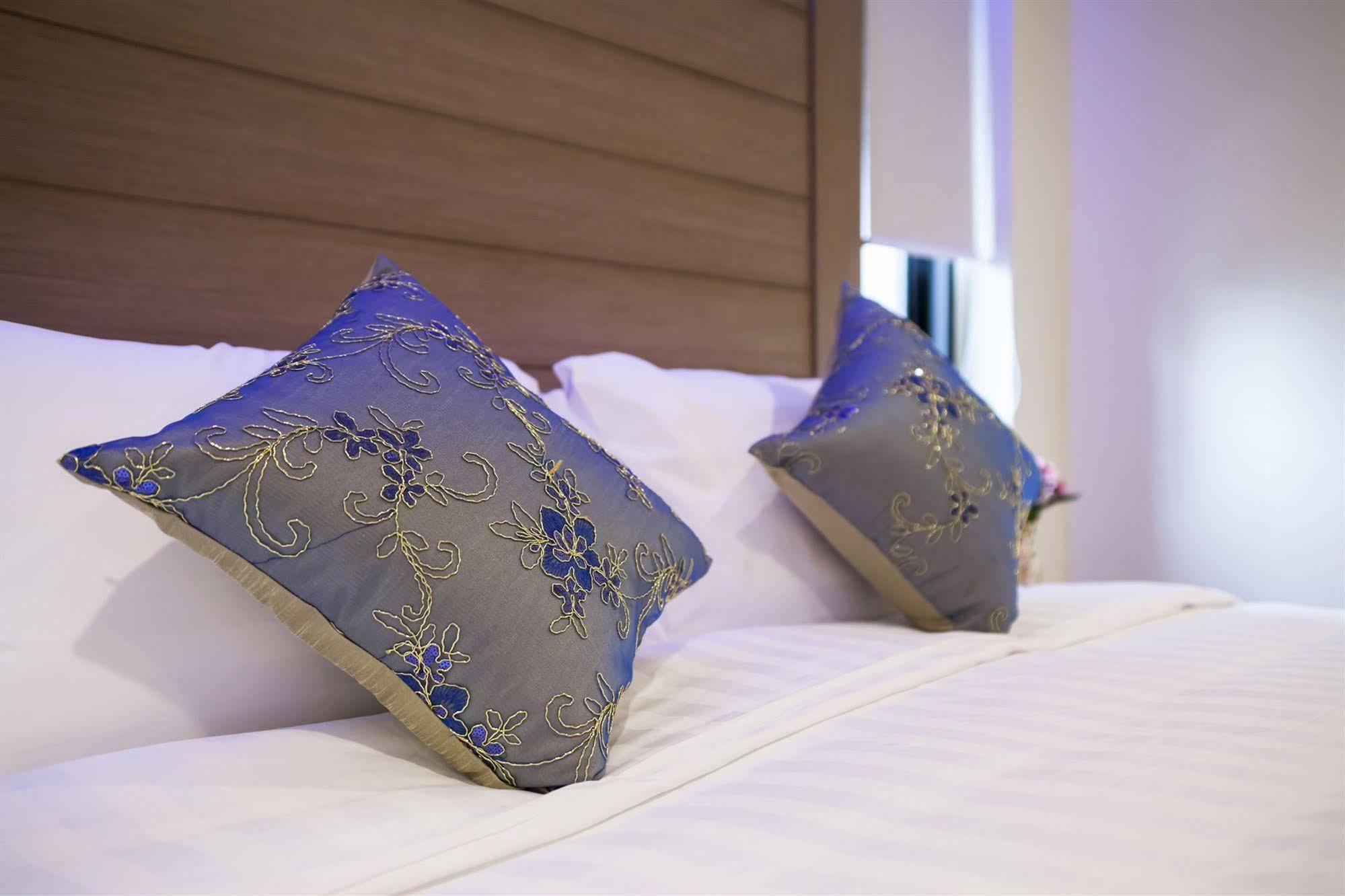 Eleven Avenue Suites Bangkok Dış mekan fotoğraf