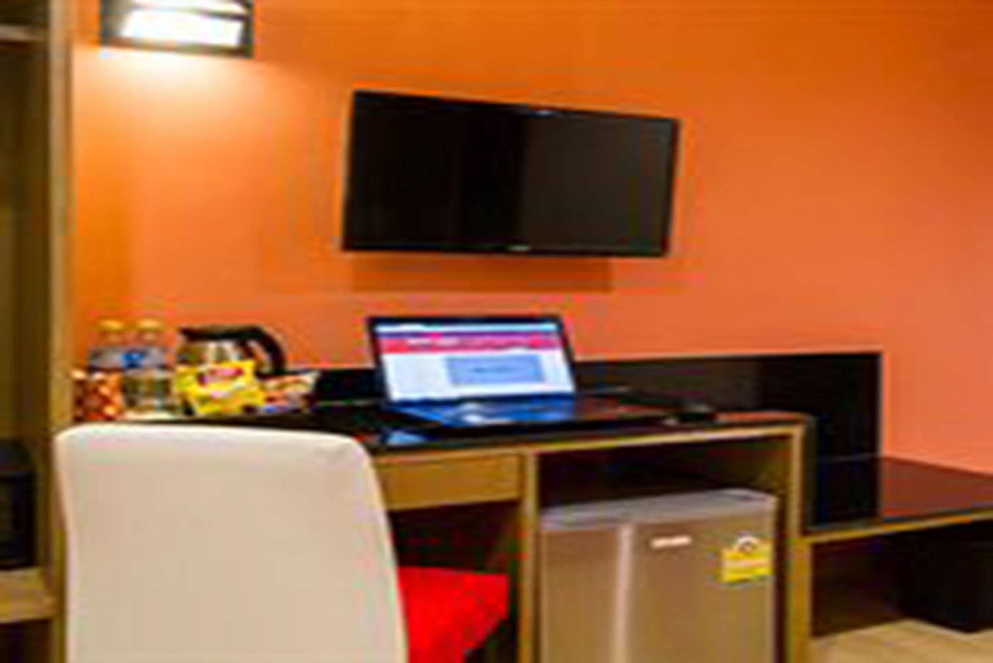 Eleven Avenue Suites Bangkok Dış mekan fotoğraf