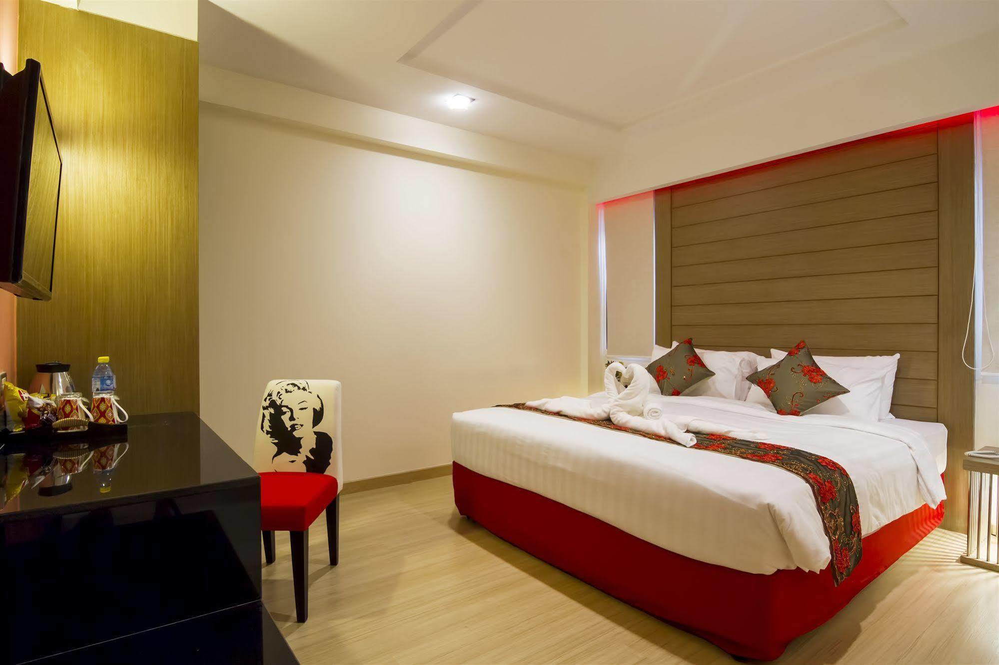 Eleven Avenue Suites Bangkok Dış mekan fotoğraf