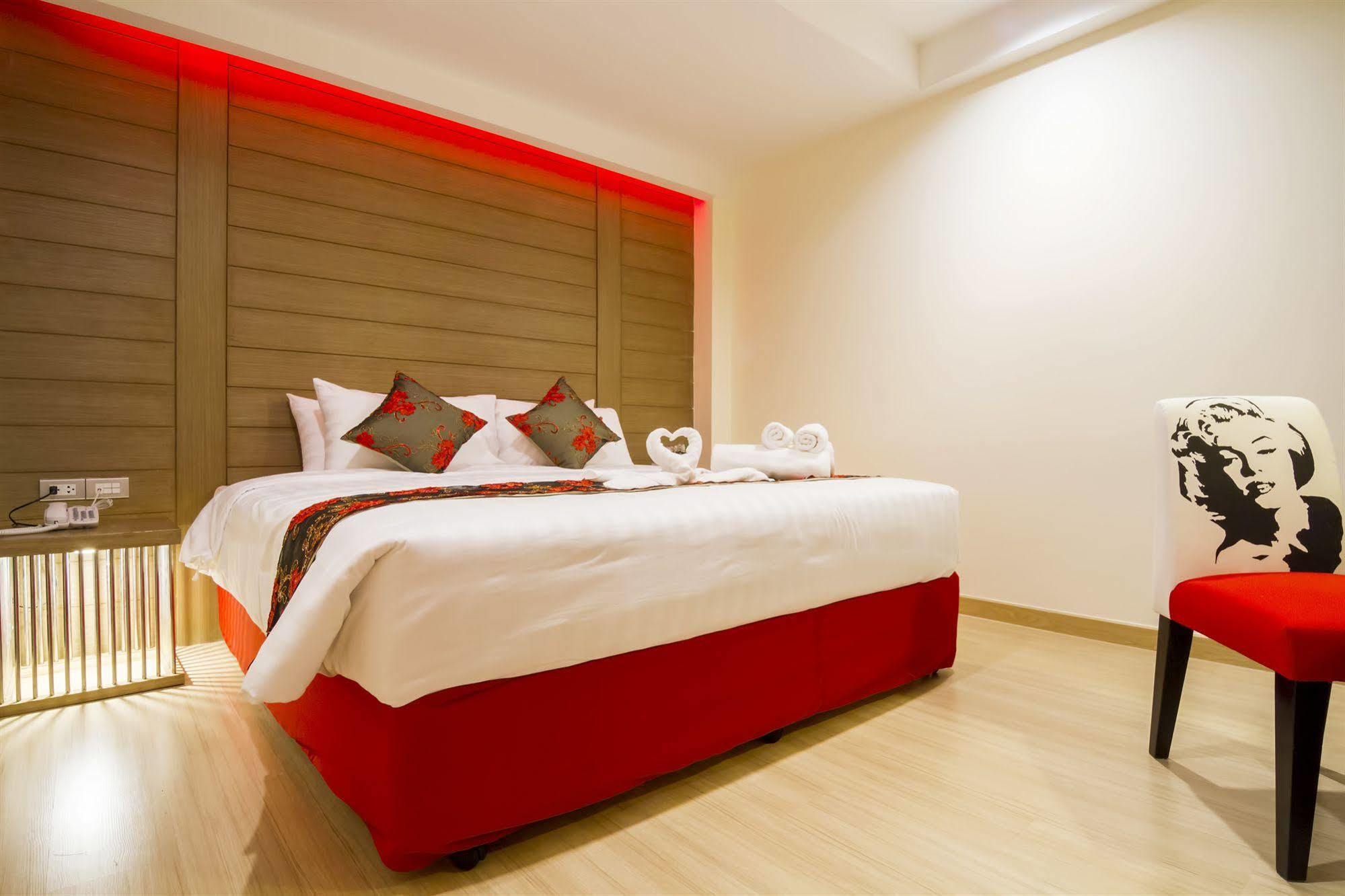 Eleven Avenue Suites Bangkok Dış mekan fotoğraf