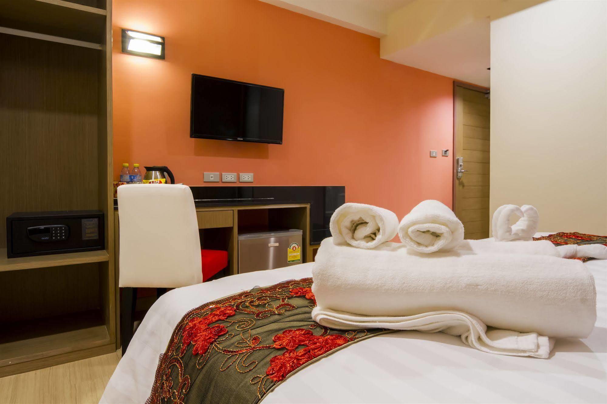 Eleven Avenue Suites Bangkok Dış mekan fotoğraf