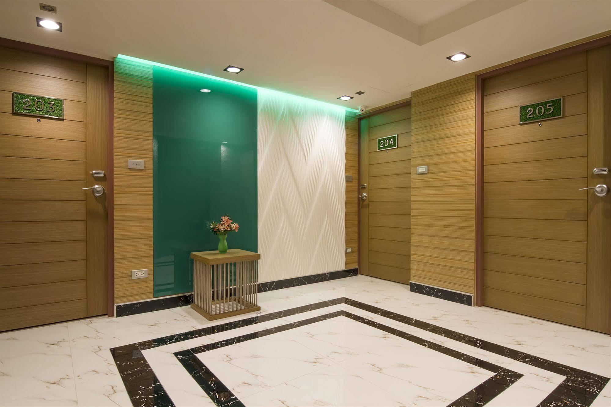 Eleven Avenue Suites Bangkok Dış mekan fotoğraf